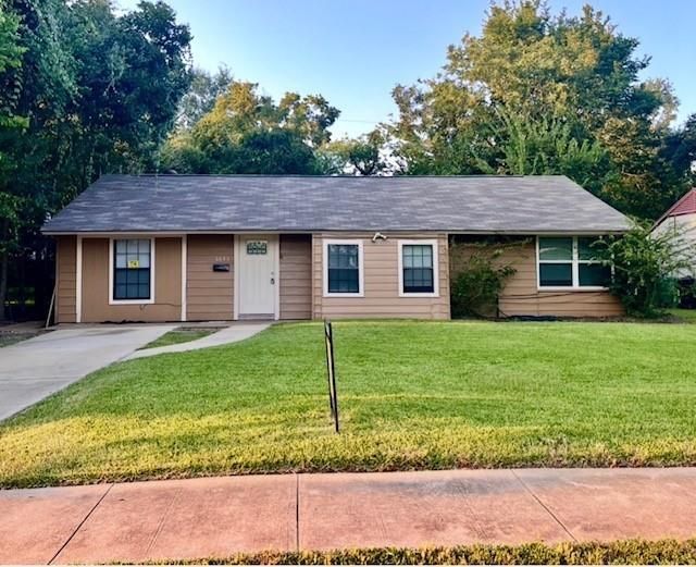 6043 Lyndhurst