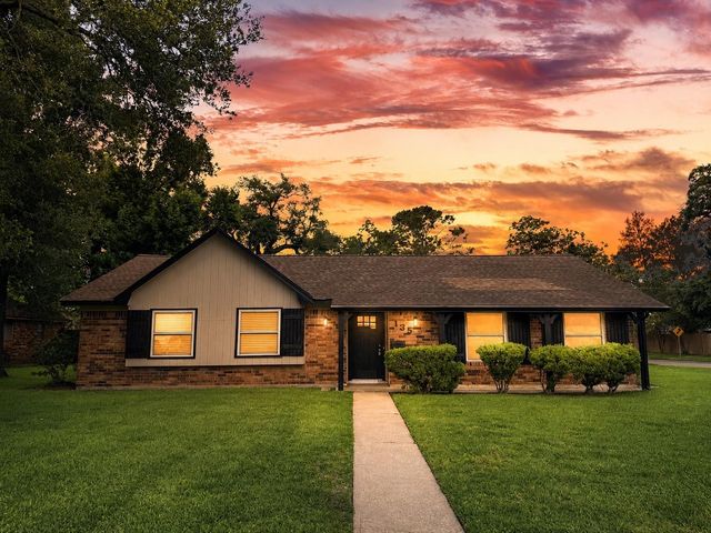 135 Nasturtium, Lake Jackson, TX, 77566