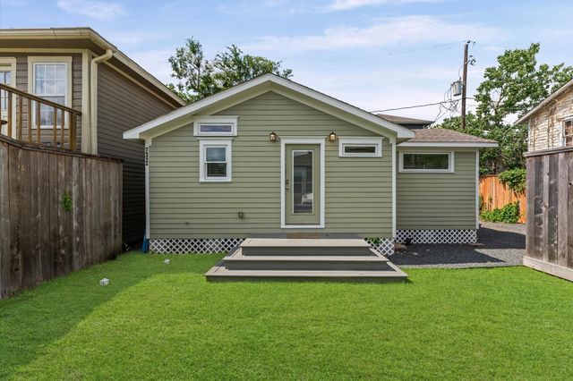 732 12th 1/2, Houston, TX, 77008