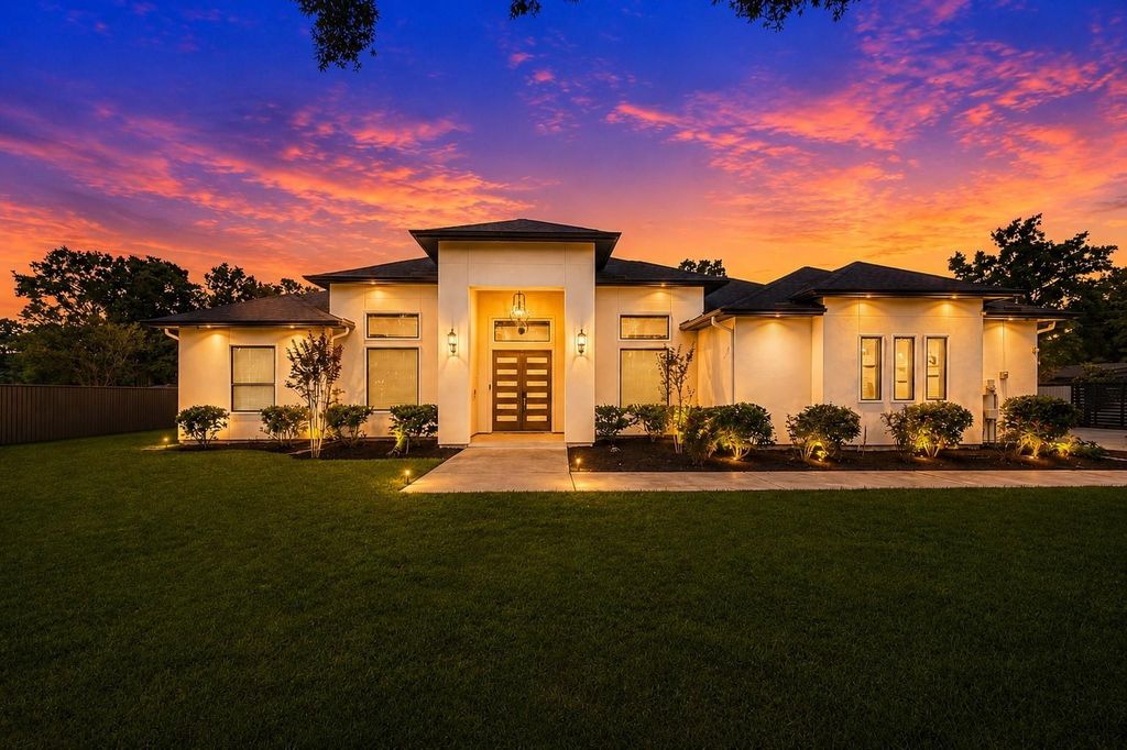 19338 Riverwalk Dr, Porter, TX 77365 cover photo. Doors Open Tour advertisement.