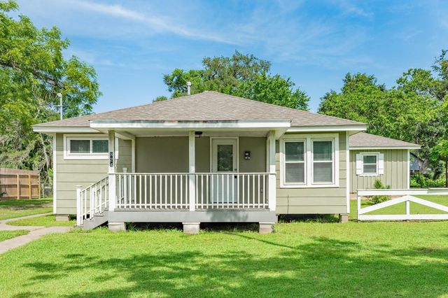 824 Elm, Clute, TX, 77531