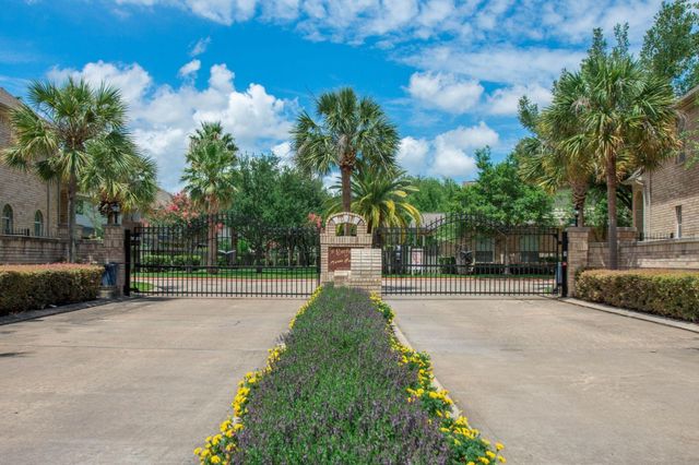  7511 S Linpar Ct, Houston, TX 77040