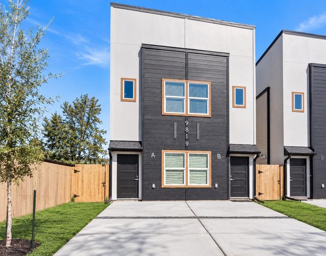  9819 Turnbow A-B, Houston, TX 77029