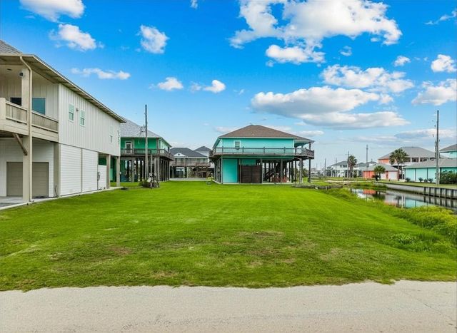 946 SUE, Crystal Beach, TX, 77650