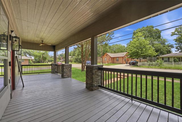 915 North Roberson St, Conroe, TX, 77301