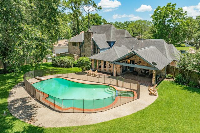  110 Sequoia, Lake Jackson, TX 77566