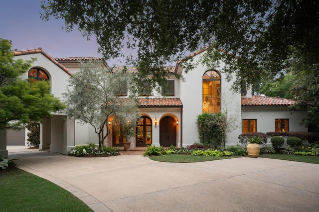  729 W Friar Tuck Ln, Houston, TX 77024