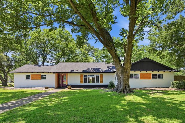  101 W Larkspur Dr, Alvin, TX 77511