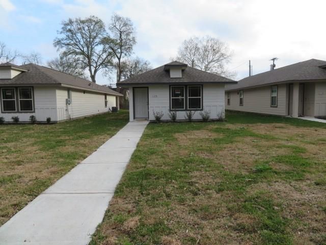 120 East Ash Street, Angleton, TX, 77515