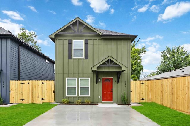  7944 Fields St A/B, Houston, TX 77028