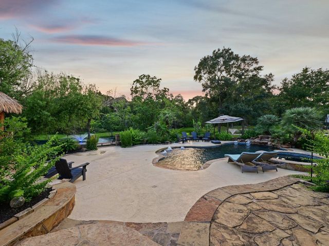  2037 Lakeside Dr, Seabrook, TX 77586