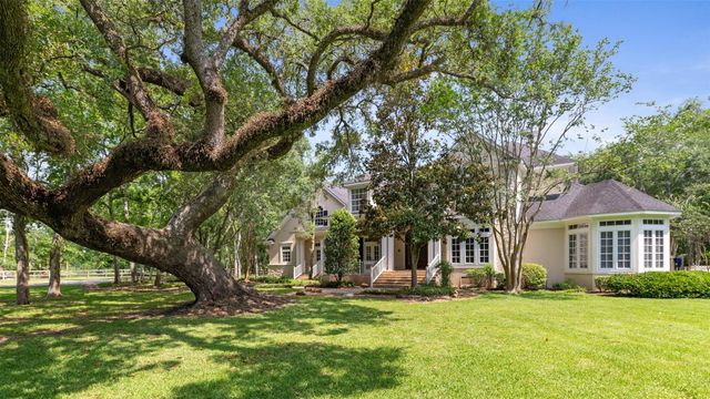  2042 Darby Ln, Fresno, TX 77545