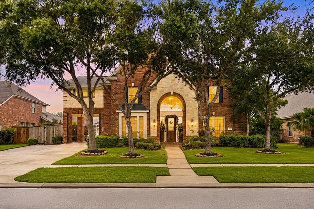  2512 W Ranch Dr, Friendswood, TX 77546