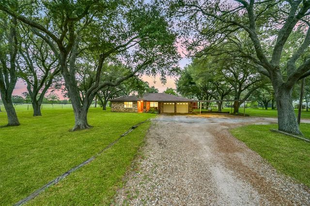  9606 Needville Fairchilds Rd, Needville, TX 77461