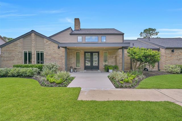  1208 Tall Pines Dr, Friendswood, TX 77546