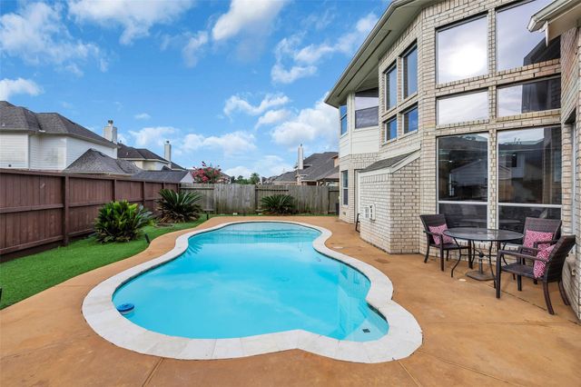  611 River Delta Ln, Rosenberg, TX 77469