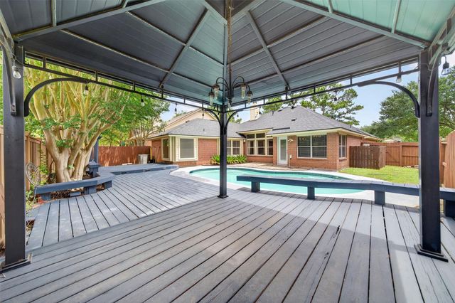 15607 Garden Bend