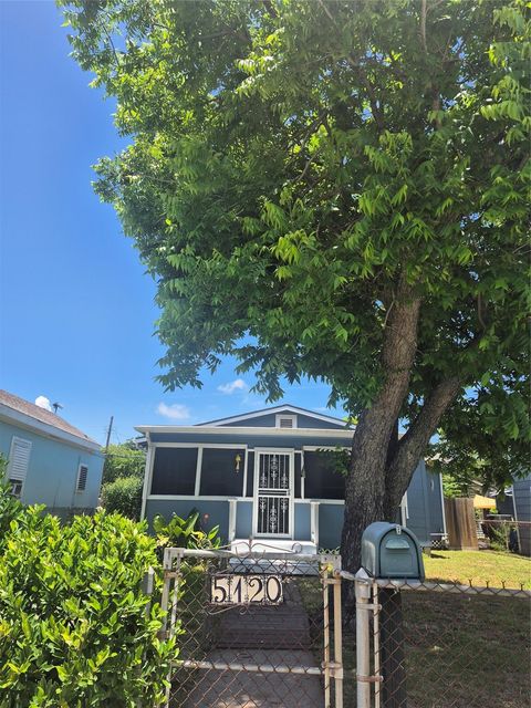 5120 Avenue, Galveston, TX, 77551