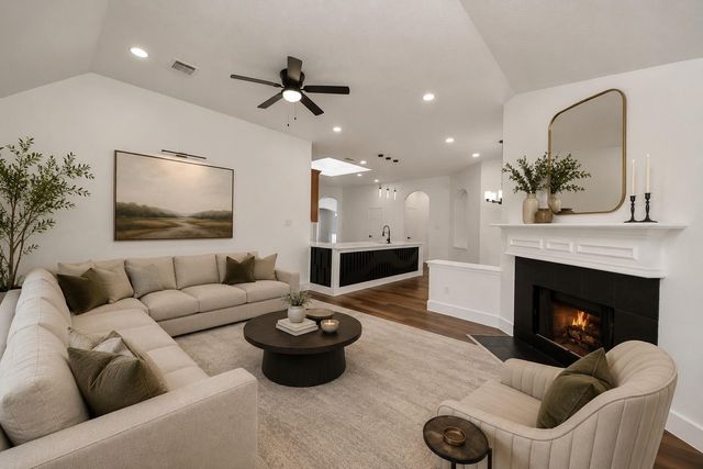  10302 Ten Point Ln, Missouri City, TX 77459