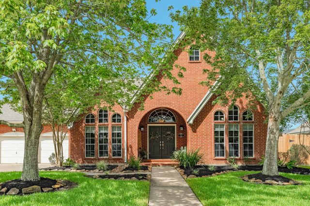  914 Oleander St, Lake Jackson, TX 77566