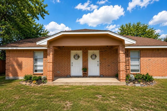 406 W Oak St, Highlands, TX 77562
