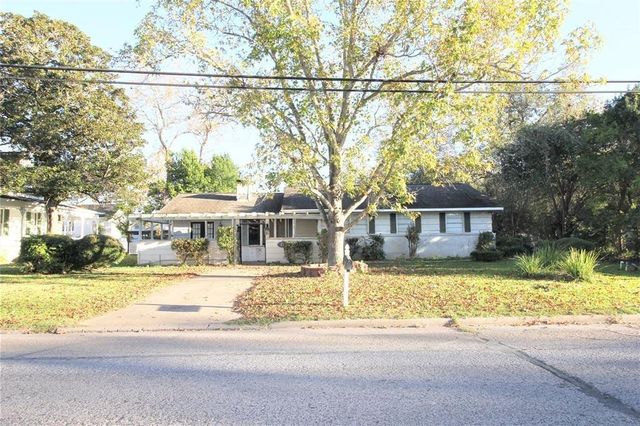 411 Alabama, Wharton, TX, 77488