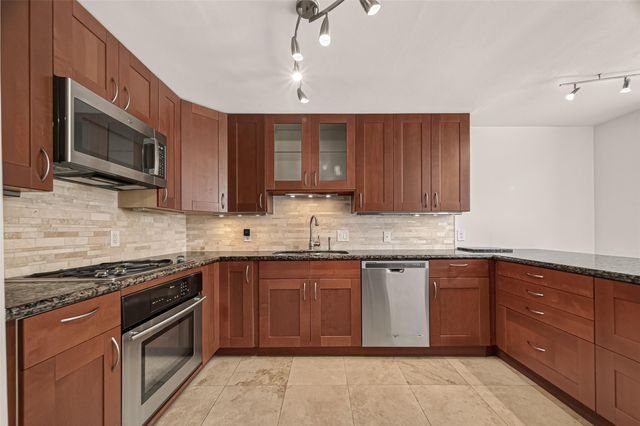 1111 Potomac, Houston, TX, 77057