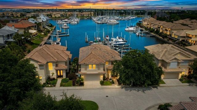  411 Harborside Way, Kemah, TX 77565