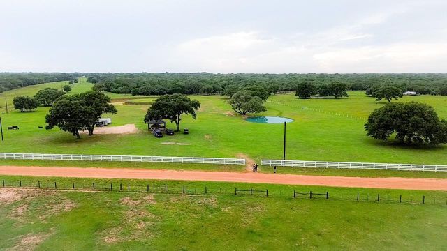  986 Private Road 1024, Hallettsville, TX 77964