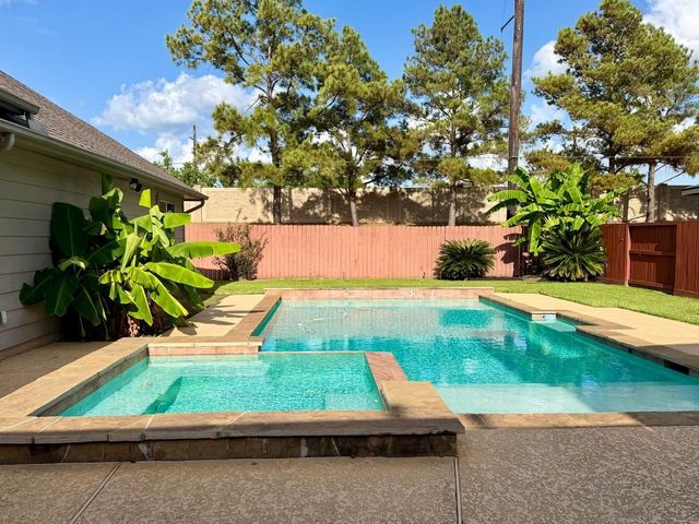  6106 Laguna Del Rey Dr, Houston, TX 77041