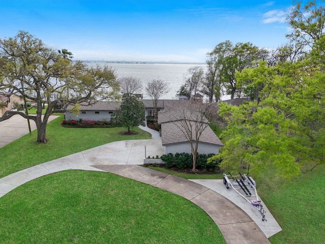 138 Burnett, Baytown, TX, 77520