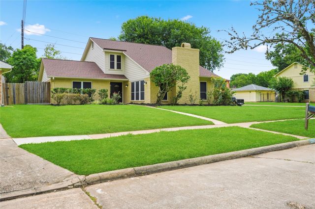  2902 Colony Dr, Sugar Land, TX 77479