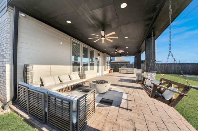  118 Schaeffer St, Baytown, TX 77523