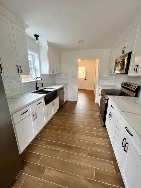 302 Moody, Houston, TX, 77009