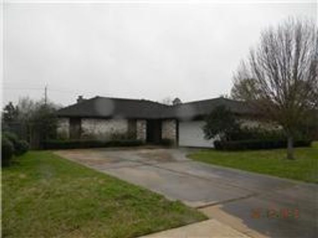  10118 Kirkbluff Dr, Houston, TX 77089