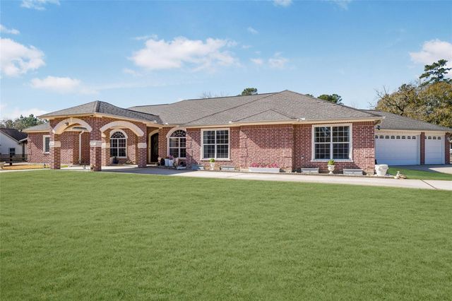  33519 Hillside Dr, Pinehurst, TX 77362