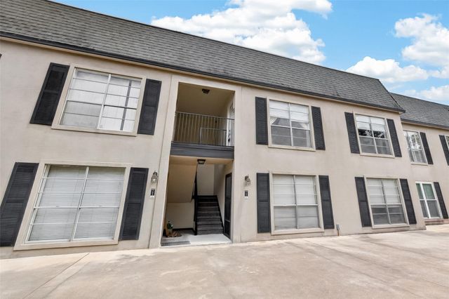 1800 Stoney Brook Dr #30, Houston, TX 77063