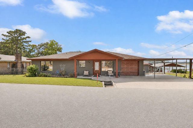 406 Kickapoo Dr, Livingston, TX 77351