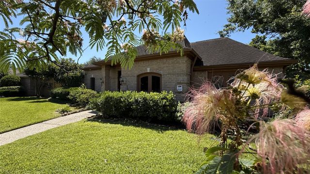  11527 Cedar Creek Dr, Houston, TX 77077