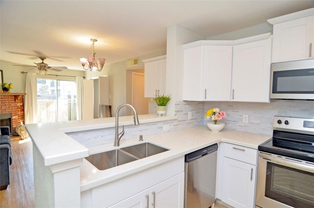  18800 Egret Bay Blvd #1201, Webster, TX 77058