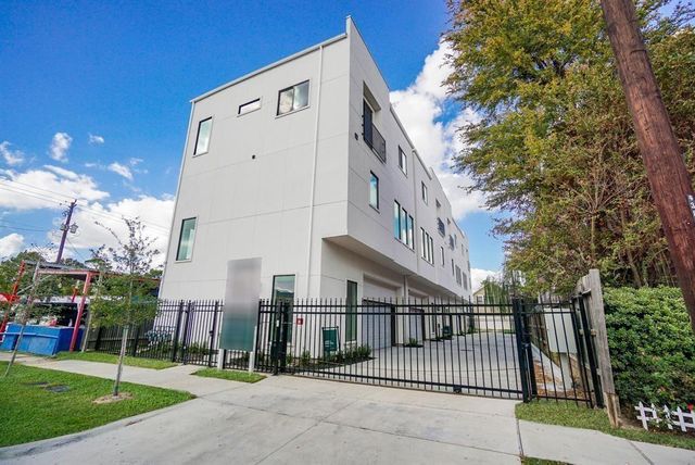 645 16th, Houston, TX, 77008