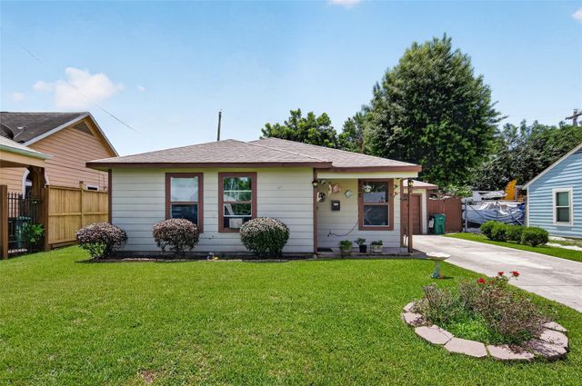 2402 Raymond