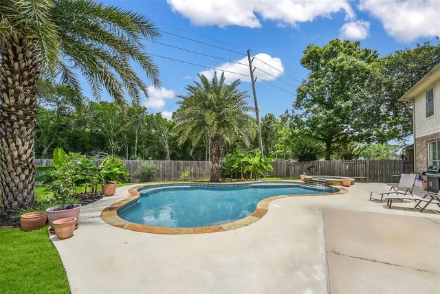  2723 Sterling Fields Dr, Pearland, TX 77584