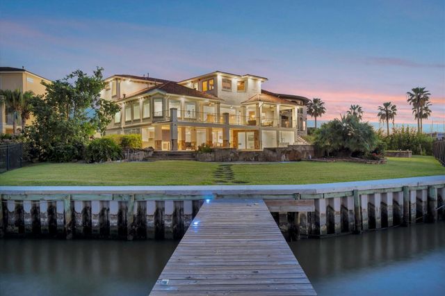  2240 Marina Way, Kemah, TX 77565