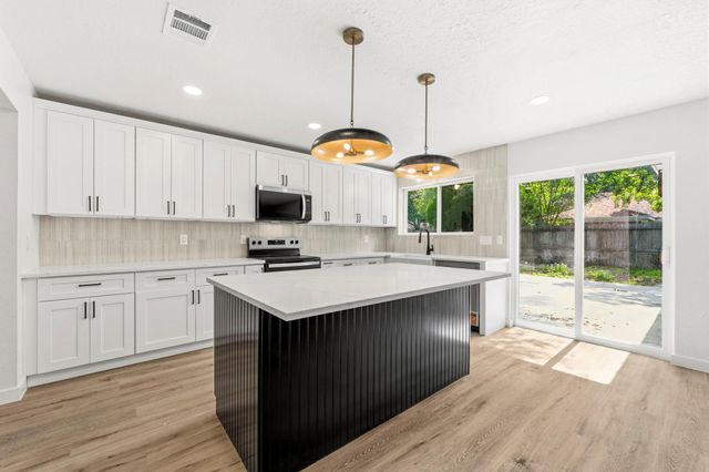  5003 Gleneagles Ct, Houston, TX 77084