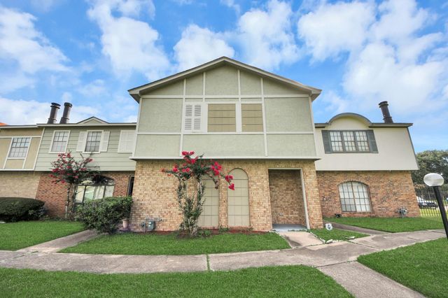  6470 Creekbend Dr, Houston, TX 77096