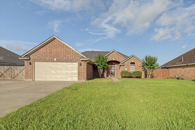 1015 Cardinal Dr, Richwood, TX 77566