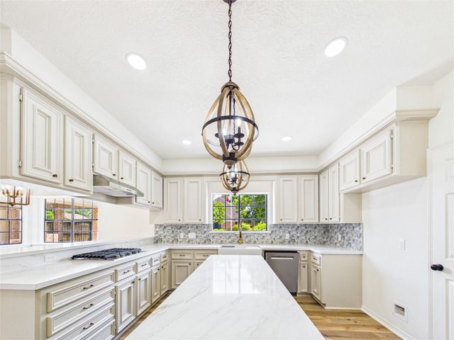  2309 St Patrick Ln, Deer Park, TX 77536