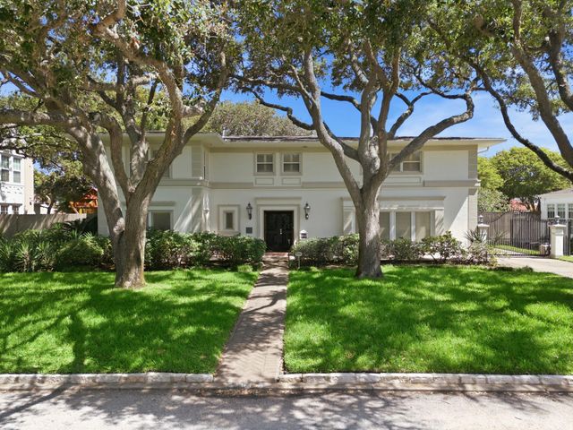  4814 Denver Dr, Galveston, TX 77551