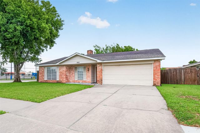  9903 Towne Tower Ln, Sugar Land, TX 77498